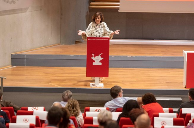 La exvicepresidenta del Gobierno y secretaria de Igualdad del PSOE, Carmen Calvo, durante la celebración del 40 Aniversario de la constitución de Izquierda Socialista del PSOE, en la sede de UGT, a 12 de septiembre de 2021.