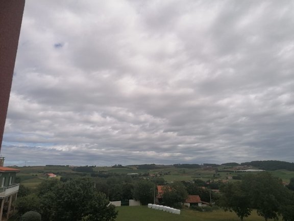 Archivo - Día de verano nublado en Gozón, Asturias.