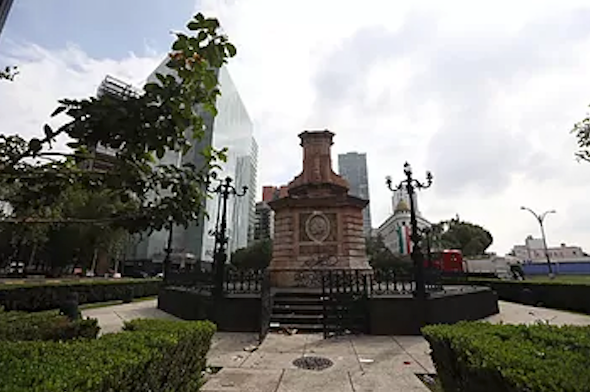 Panorámica del pedestal en el que se situaba la estatua de Colón.Sáshenka GutiérrezEFE