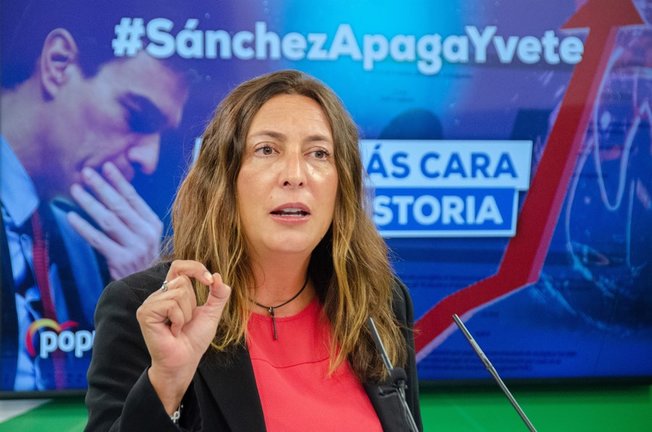 La secretaria general del PP-A, Loles López, este lunes en rueda de prensa.