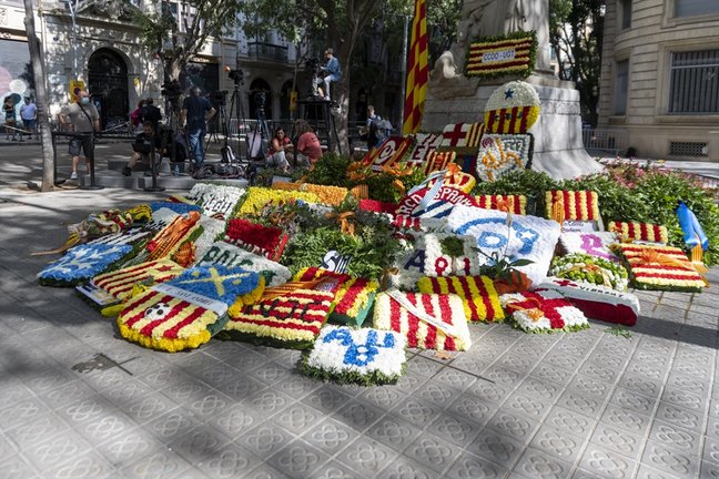 Ofrenda ante el monumento de Rafael Casanova con motivo de la Diada, Día de Cataluña, a 11 de septiembre de 2021, en Barcelona, Catalunya (España). 