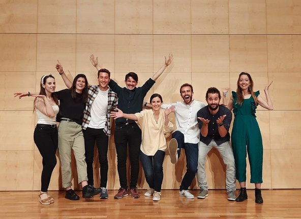 Archivo - Foto grupal de los ocho finalistas de Famelab España 2021