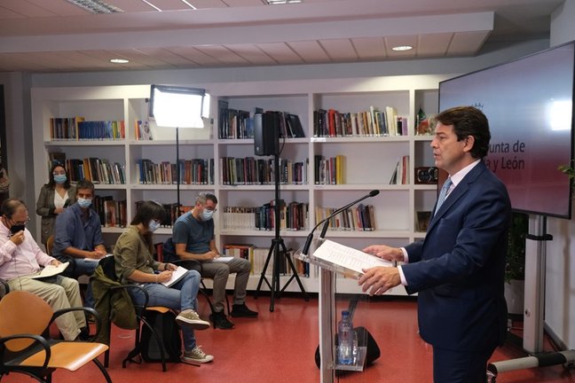 El presidente de la Junta atiende a los medios de comunicación en Burgos