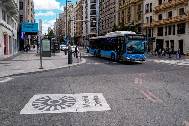 Archivo - Una señal de Madrid Central en la carretera, a 11 de mayo de 2021, en Madrid.