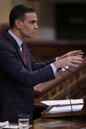 Archivo - El presidente del Gobierno, Pedro Sánchez, interviene en una sesión de control al Gobierno en el Congreso 