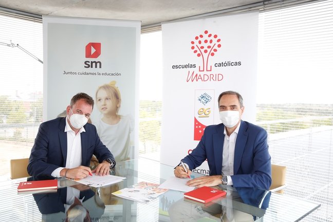 Foto de la firma entre SM y Escuelas Católicas de Madrid