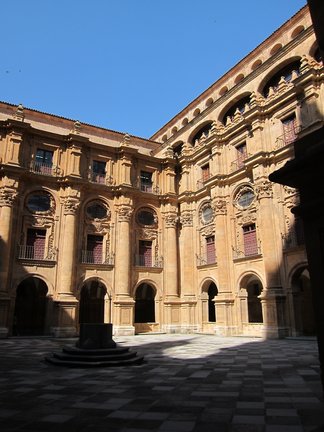 Archivo - Claustro de la sede central de la Universidad Pontificia de Salamanca