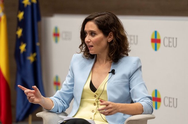 La presidenta de la Comunidad de Madrid, Isabel Díaz Ayuso, interviene en la sesión de apertura del Título de Experto en Liderazgo y Compromiso Cívico, en la Universidad CEU San Pablo.