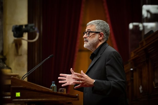 Imagen de archivo - El diputado de la CUP en el Parlament, Carles Riera, en el pleno de la Cámara catalana del 2 de junio de 2021.