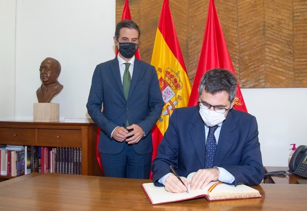 El alcalde de Alcalá, Javier Rodríguez Palacios ha recibido al ministro de la Presidencia, Memoria Democrática y Relaciones con las Cortes, Félix Bolaños en su visita institucional a Alcalá de Henares
