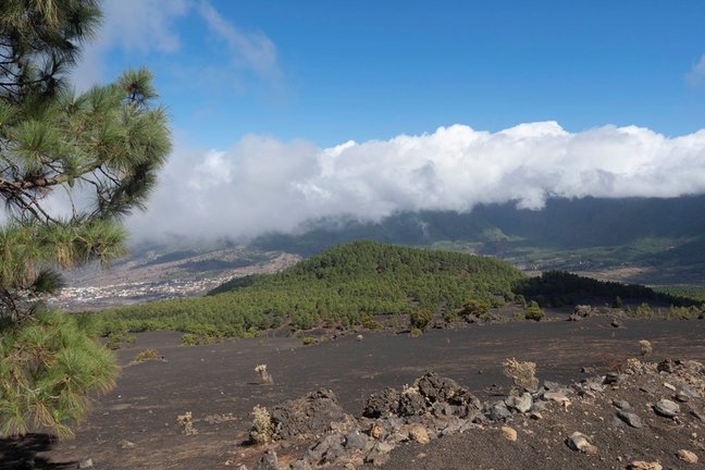 Archivo - Vista general de Cumbre Vieja, una zona al sur de la isla que podría verse afectada por una posible erupción volcánica, a 14 de septiembre de 2021, en Cumbre Vieja, La Palma, Islas Canarias, (España). El Gobierno de Canarias ha activado el Plan 