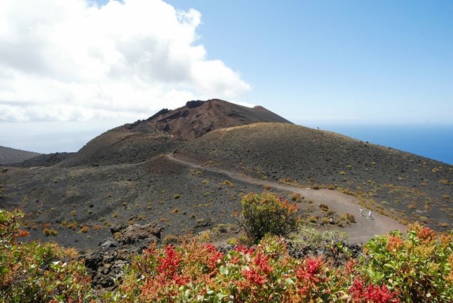 Archivo - Vista general de uno de los volcanes de Cumbre Vieja, una zona al sur de la isla que podría verse afectada por una posible erupción volcánica, a 14 de septiembre de 2021, en Cumbre Vieja, La Palma, Islas Canarias, (España). El Gobierno de Canari