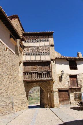Vista exterior del convento de las Agustinas en Mirambel (Teruel).