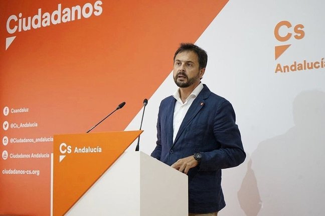El secretario autonómico de Acción Institucional de Ciudadanos (Cs) en Andalucía, Javier Loscertales, en una foto de archivo en rueda de prensa.