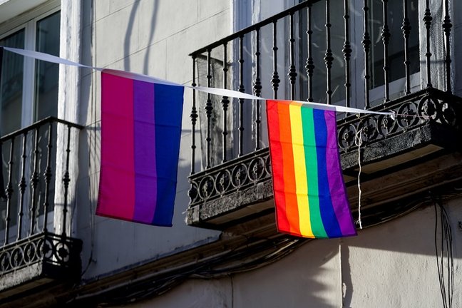 Archivo - Banderas arcoiris en el barrio de Chueca.