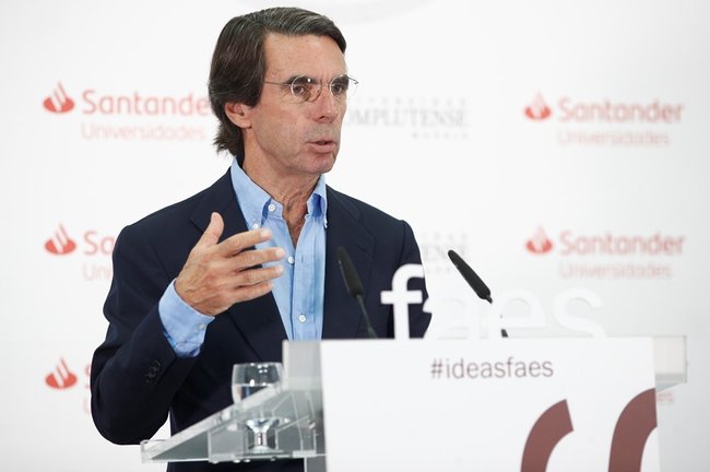 Archivo - El expresidente del Gobierno y presidente de la Fundación FAES, José María Aznar, ofrece una conferencia.