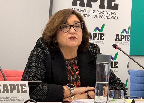Archivo - Marina Serrano González, presidenta de AELEC, en la primera sesión de la XXXII edición del Curso de Economía para Periodistas de APIE.