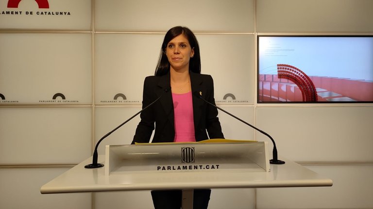 La secretaria adjunta y portavoz de ERC, Marta Vilalta, en rueda de prensa en el Parlament.