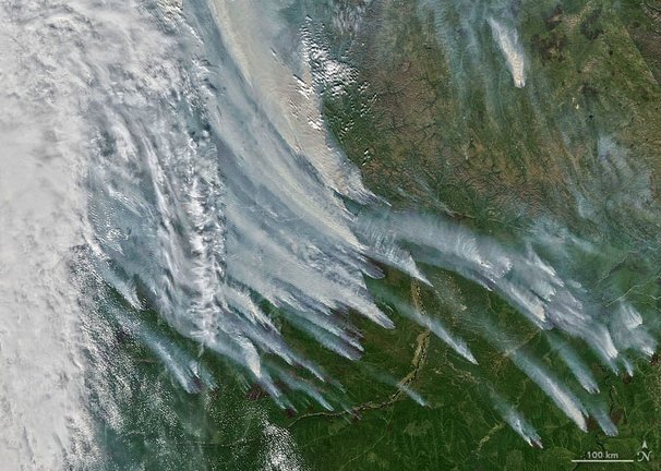 Columnas de humo proliferaban en la República de Sakah el 8 de agosto de 2021