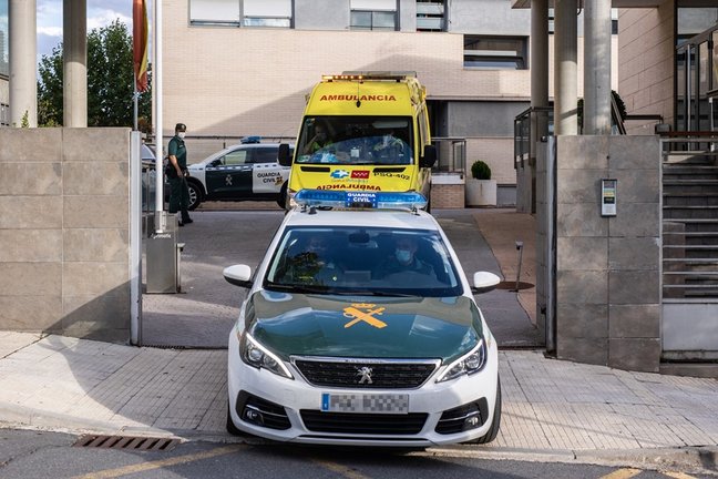 Noelia de Mingo sale en ambulancia del cuartel de la Guardia Civil de San Agustín de Guadalix donde la han trasladado detenida tras atacar a dos personas en el Molar, a 20 de septiembre de 2021, en San Agustín de Guadalix, Madrid, (España). 