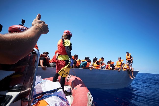 Miembros de la ONG Open Arms que viajan en el barco 'Astral'