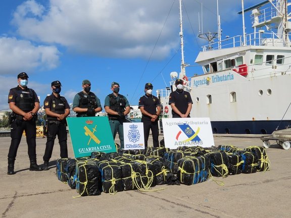 Intervenidos 1.200 kilogramos de cocaína en un velero situado frente a las costas de Canarias