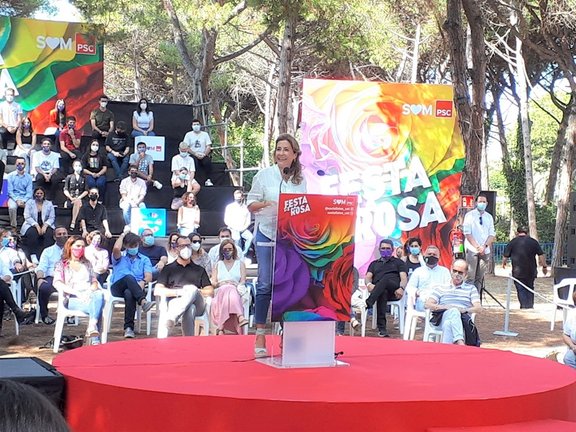 La ministra de Transportes, Movilidad y Agenda Urbana, Raquel Sánchez, en la Festa de la Rosa de Gavà (Barcelona)