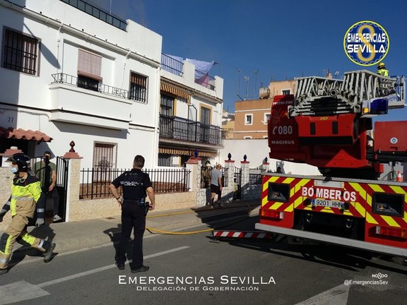 Un varón de 70 años fallece en el incendio de su vivienda en Calle Pruna en Sevilla