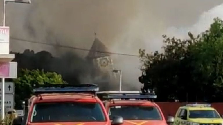 Desmoronamiento de la Iglesia de Todoque ante el avance de la lava en el pueblo del municipio de El Paso.