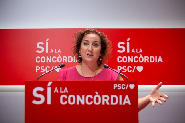 La portavoz del PSC en el Parlament, Alicia Romero, en rueda de prensa en la sede del PSC el 20 de septiembre.
