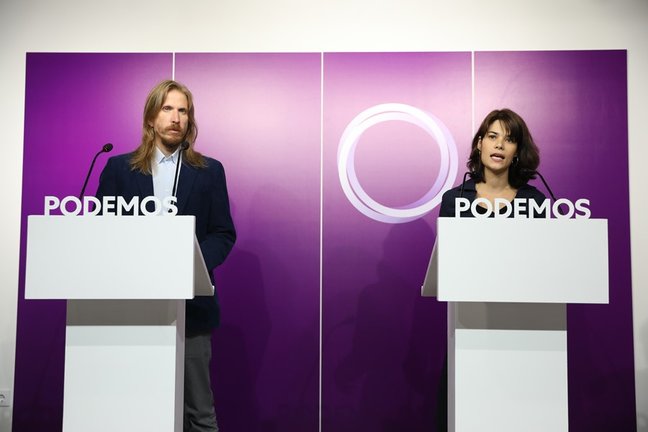 Los portavoces de Podemos Isa Serra y Pablo Fernández intervienen en una rueda de prensa en la sede de Podemos, a 20 de septiembre de 2021, en Madrid, (España). 