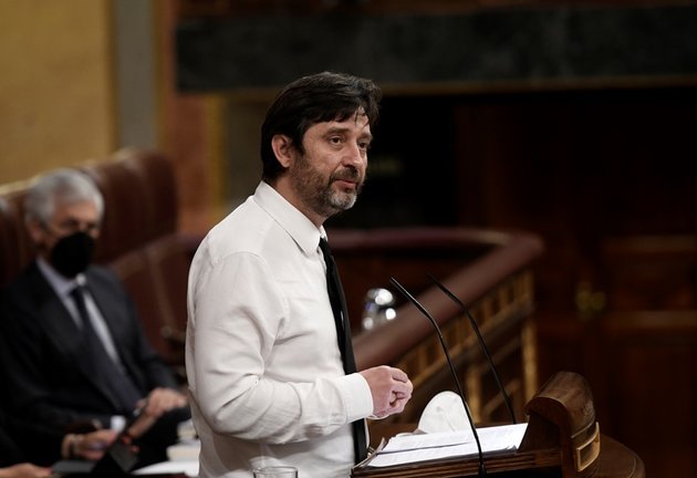 El diputado de Unidas Podemos Rafa Mayoral interviene durante una sesión plenaria en el Congreso de los Diputados, a 13 de mayo de 2021, en Madrid,