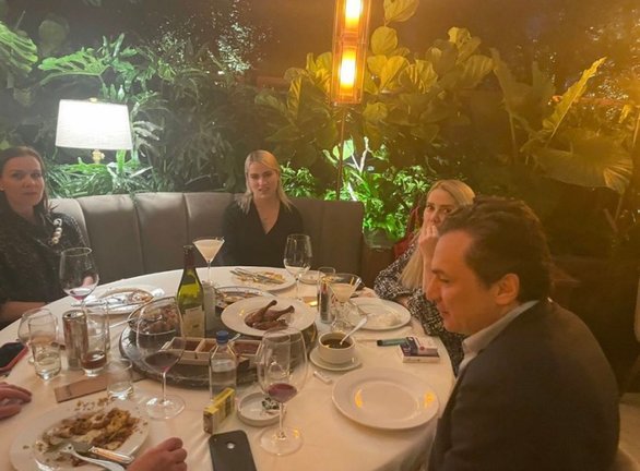 Emilio Lozoya, durante una cena en un lujoso restaurante de Ciudad de México.
LOURDES MENDOZA