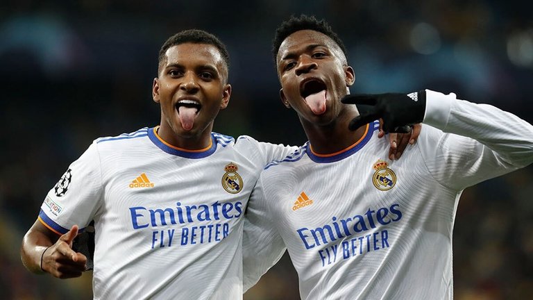 Cargar máis
Rodrygo y Vinicius celebran uno de los goles del Real Madrid ante el Shakhtar en la Liga de Campeones 2021-2022