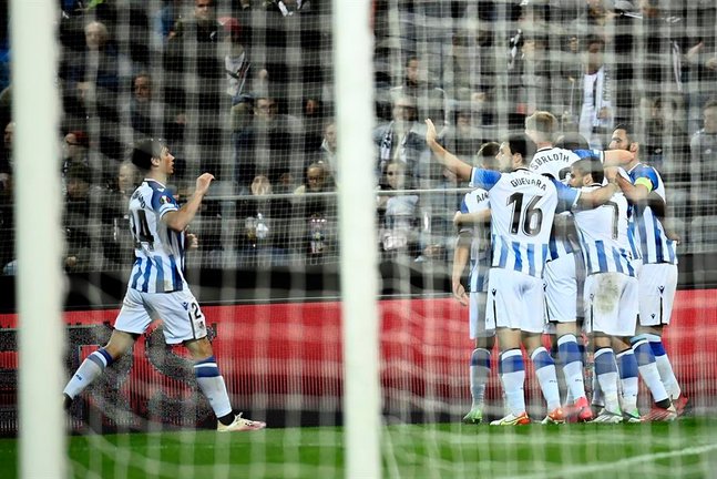 Real Sociedad's players celebrate after scoring the 0-1 goal during the UEFA Europa League group stage soccer match between Sturm Graz and Real Sociedad in Graz, Austria, 21 October 2021. EFE/EPA/CHRISTIAN BRUNA