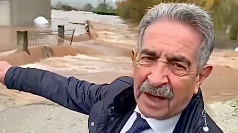 El presidente de Cantabria, Miguel Ángel Revilla, visita zonas inundadas.