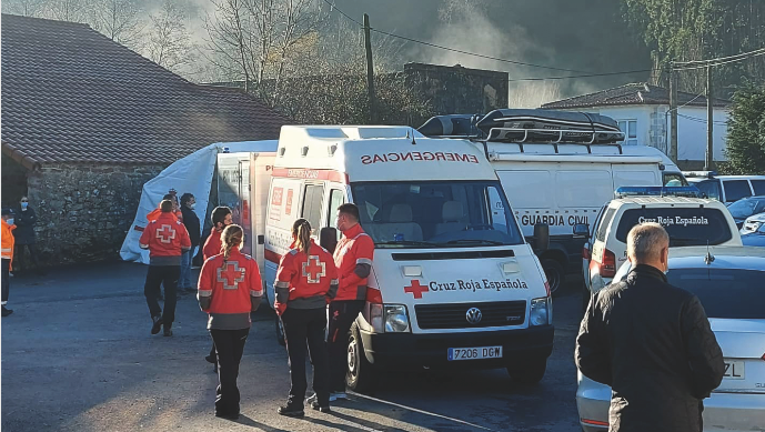 Más de 40 efectivos entre Guardia Civil, Cruz Roja Cantabria, Protección Civil y voluntarios realizando las labores de búsqueda del joven ayer en Cieza.