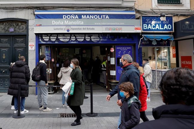 Administración de lotería de Doña Manolita este martes en Madrid. EFE/ Zipi