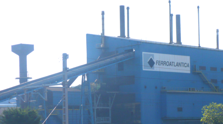 Ferroatlántica es una fábrica que lleva 107 años en Cantabria y tiene 150 trabajadores en su plantilla.