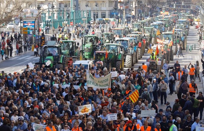 Tractorada en València en favor del futuro del sector