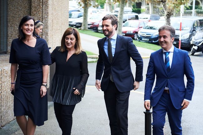 La alcaldesa de Santander, Gema Igual, junto a la presidenta del PP, Buruaga, Casado y Movellán. / ALERTA