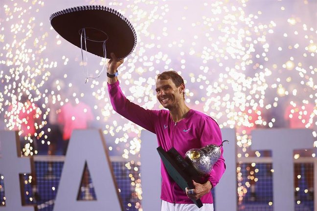 Rafael Nadal de España celebra al ganar la final de sencillos del Abierto Mexicano de Tenis hoy, ante Cameron Norrie de Gran Bretaña, en Acapulco (México). EFE/David Guzmán González