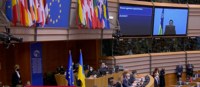 Zelenski pide el ingreso inmediato de Ucrania en la UE: "Prueben que están con Ucrania".