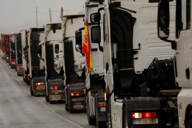 Transportistas colapsan la autovía en el tercer día de huelga indefinida del transporte de mercancías, en la A-30, a 16 de marzo de 2022, en Murcia. Edu Botella / Europa Press