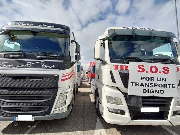 Camiones del convoy en Salamanca.
EUROPA PRESS
23/3/2022