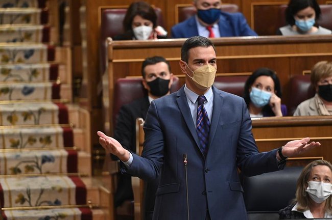El presidente del Gobierno, Pedro Sánchez, durante su comparecencia en la sesión de control celebrada este miércoles en el Congreso de los Diputados, en Madrid. / Fernando Villar