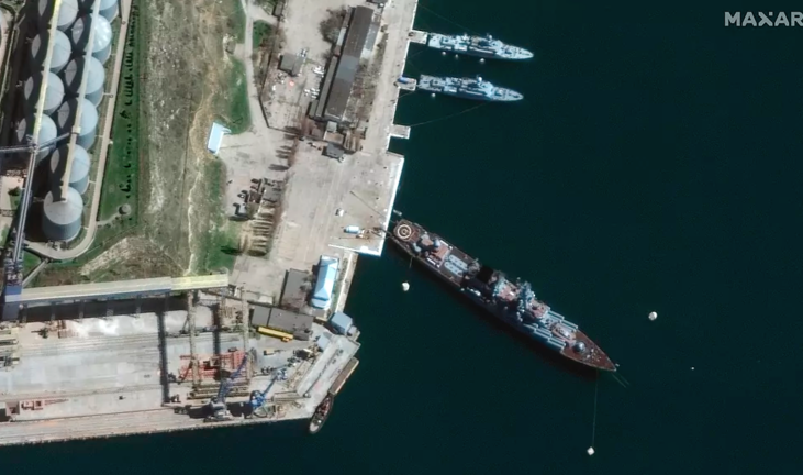 Imagen satélite del buque Moskva en Crimea.