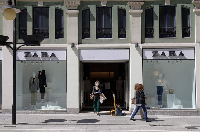 Una tienda de Zara en centro de Oviedo, en una fotografía de archivo. EFE/J.L. Cereijido.