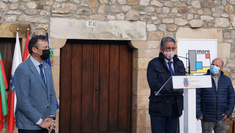 El consejero de Medio Ambiente, Guillermo Blanco y el presidente M. A. Revilla. / ALERTA