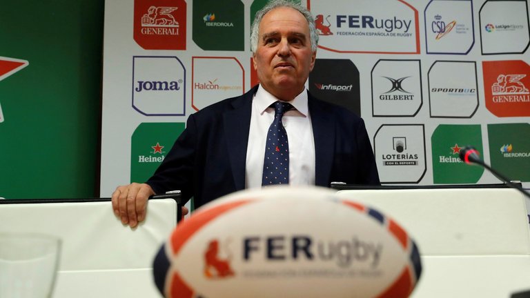 El presidente de la Federación de Rugby anuncia su dimisión.